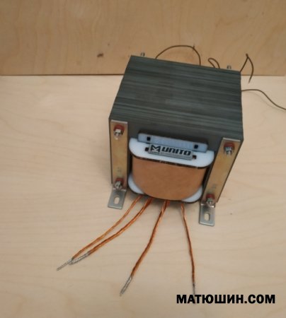 300W   .
